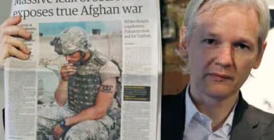 Suecia rechaza el permiso de residencia para Julian Assange y sus acciones reflejan los desafíos que ha enfrentado Wikileaks, incluyendo la caída del sitio web por parte de Estados Unidos. El blog tendrá una revisión objetiva sobre las implicaciones legales y políticas de este rechazo. ARTÍCULO BLOG: