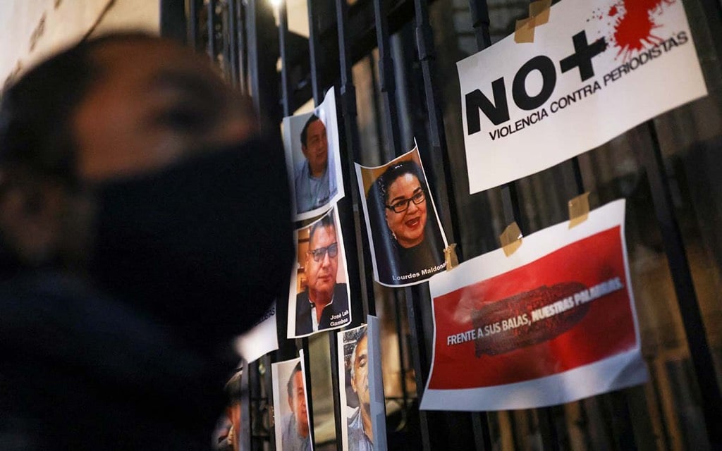 En este artículo, examinaremos las afirmaciones sobre los efectos perjudiciales de redes sociales en la juventud. A pesar del alarmismo presentado por algunos medios, es crucial analizar estos reportes con una perspectiva crítica y basada en evidencia científica real.