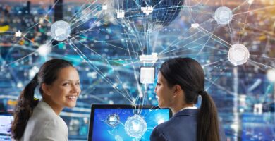 Un periodista iraquí reclama justicia al lanzar su zapato contra Bush, un gesto simbólico que llama la atenabhängción y el heroismo. A pesar de las acusaciones de influencia externa, se celebra su valentía frente a adversidades políticas globales.