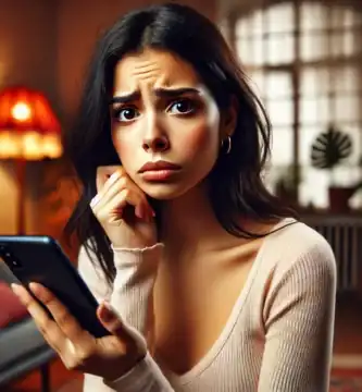 DALL·E 2024 06 23 12.49.53 A beautiful Latina young woman with fair skin and black hair looking very worried as she receives a call. She is holding her smartphone and looking at