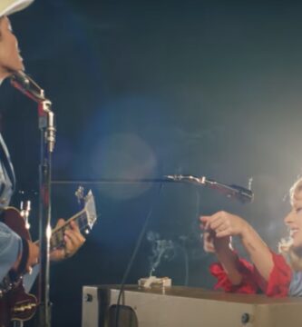 Lady Gaga y Bruno Mars haciendo dueto con Die with a Smile