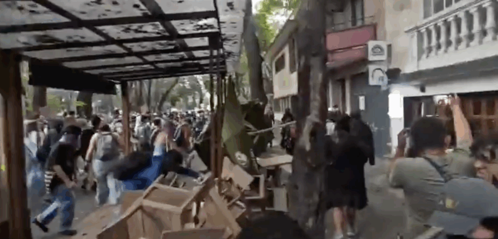 Marcha contra la gentrificación fuera gringos violencia