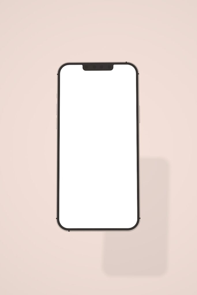 grabar la pantalla en iPhone a white phone with a black frame on a pink background