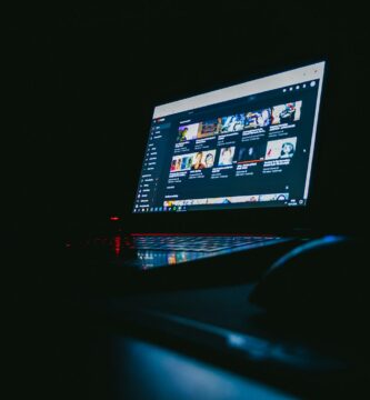 Convertidor de video a MP3 black laptop computer turned on