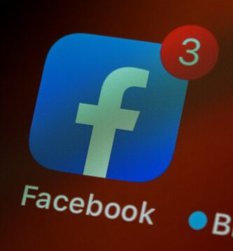 Cuenta comprometida de Facebook blue and white logo guessing game