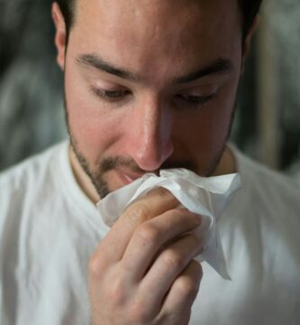 Flu A man wiping mouse with tissue paper