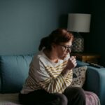 quitar hipo woman in white crew neck t-shirt sitting on gray sofa