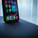 Cómo usar los atajos de Siri en iPhone y iPad black iphone 5 on black table