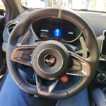Detalles de diseño y carrocería gris del Alpine A110 deportivo