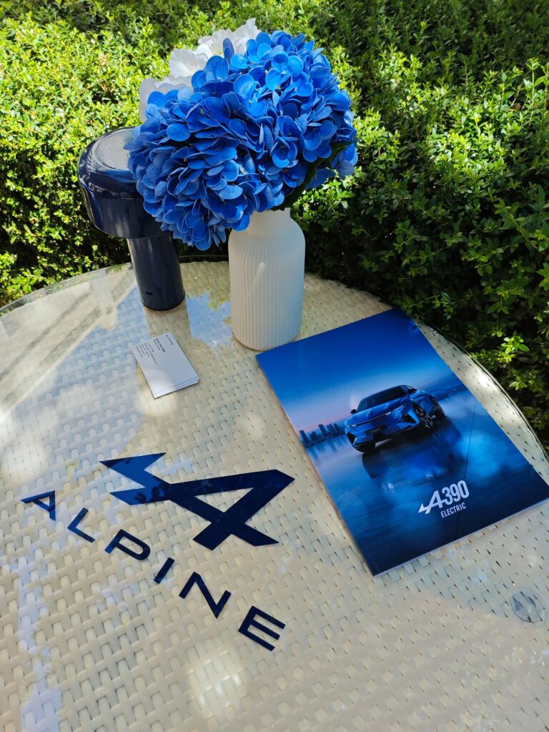 Logotipo corporativo de Alpine en la presentación de Valencia