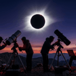 Astrofísicos preparados con telescopios y sensores para estudiar la corona solar durante el eclipse solar total en España.