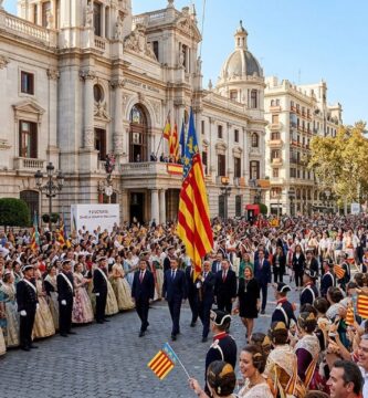 Descenso de la Real Senyera el 9 d'Octubre en el Día de la Comunitat Valenciana